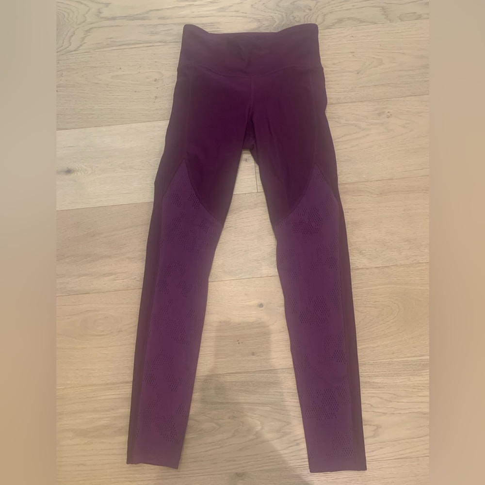 NWT Under Armour Heatgear Purple Perforated Ankle Crop Leggings